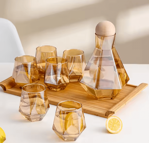 დოქი ჭიქებით მინის