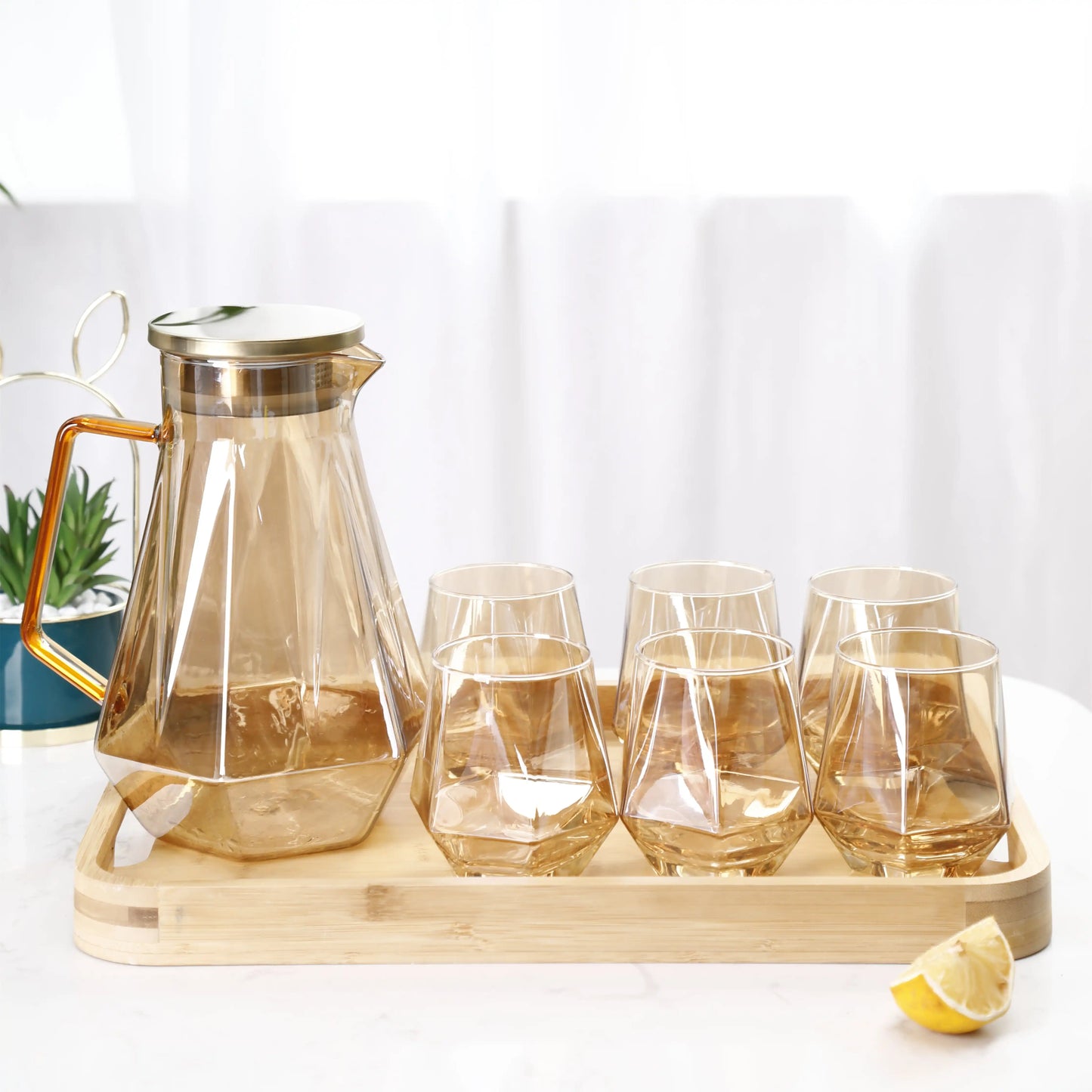 გრაფინი ჭიქებით მინის