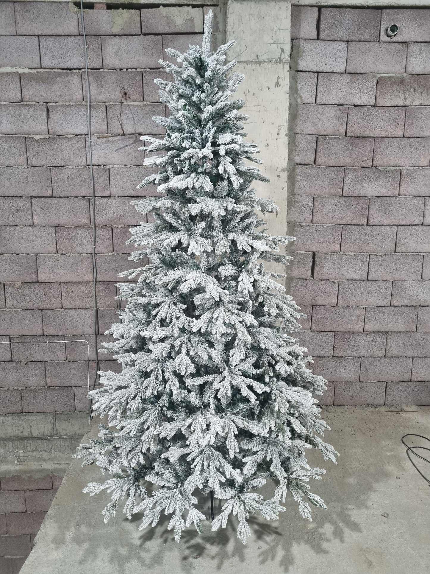 ნაძვის ხე შერეული სილიკონის წიწვებით 180 სმ Nordic Elegance