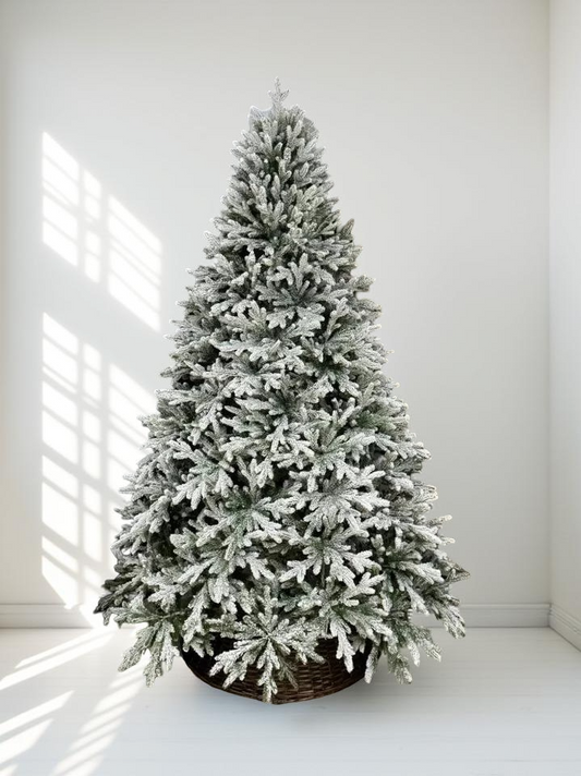 დათოვლილი ნაძვის ხე